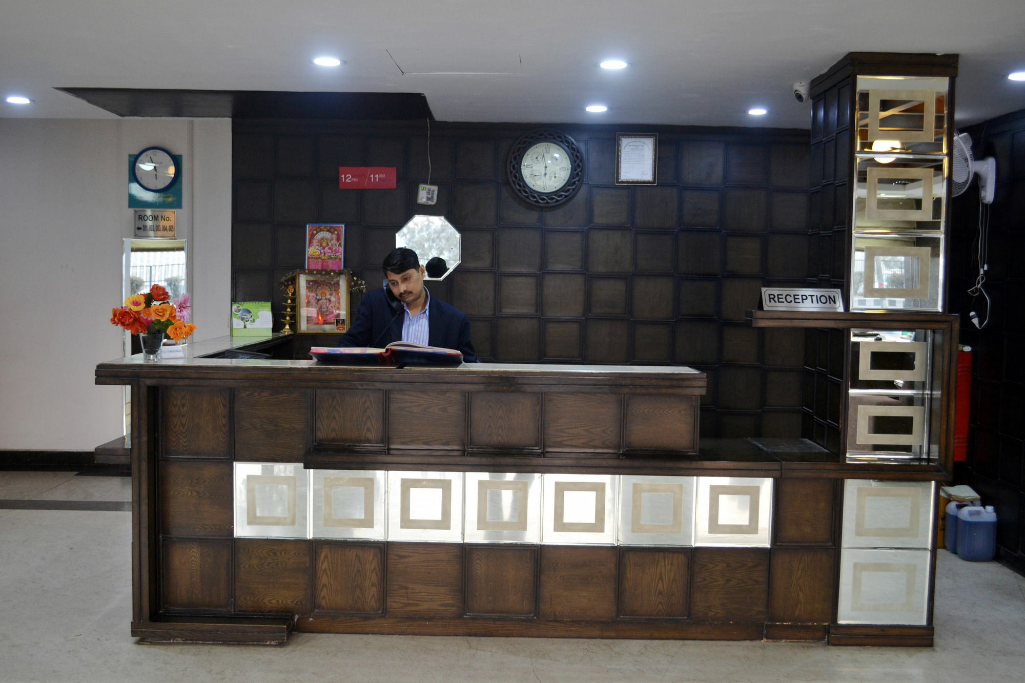 โรงแรมวีนัส พลาซา นิวเดลี ภายนอก รูปภาพ